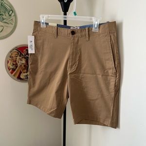 NWT: Men’s Penguin khaki shorts. Size 31. Slim fit. Stretch.